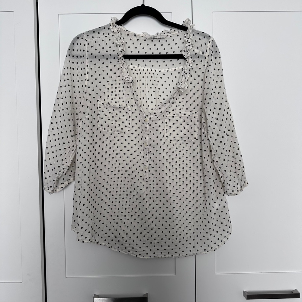 Ladies Old Navy Cream and Black Polka Dot 3/4 Sleeve Shirt